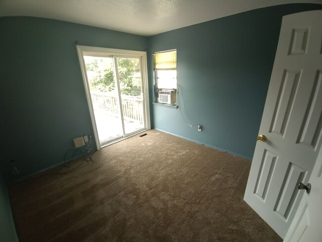 Building Photo - 3 bedroom, 2.5 bath single family home in ...