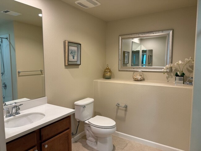 Building Photo - Executive Evergreen Valley Townhome