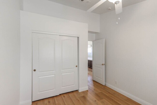 Building Photo - Beautiful, Well Kept, North Summerlin Pool Home