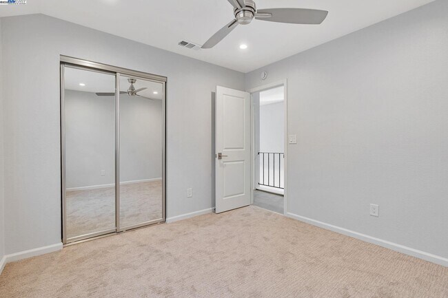 Building Photo - 390 Grovewood Loop N