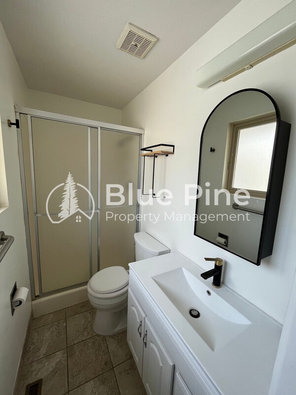 Building Photo - 1656 S Fairway Dr