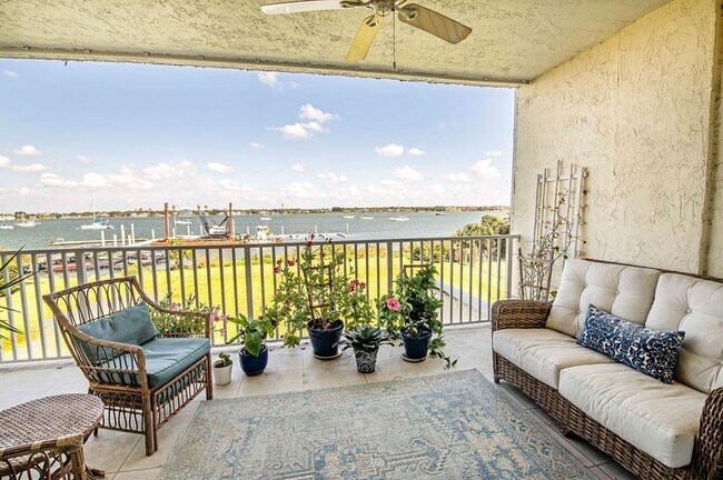 Building Photo - 157 Marine St