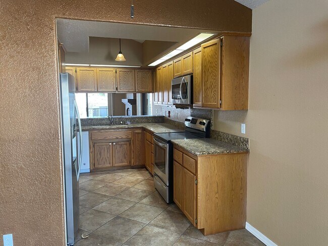 Building Photo - Desirable Windsor Beach Condo! Unfurnished...