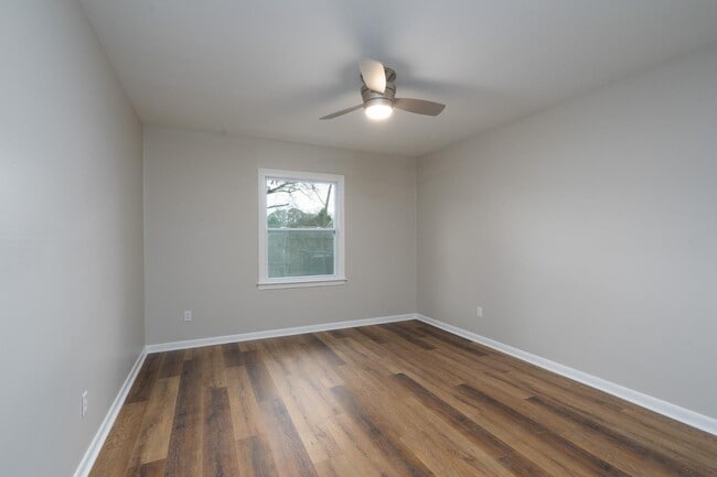 Building Photo - 745 Arbor St NE