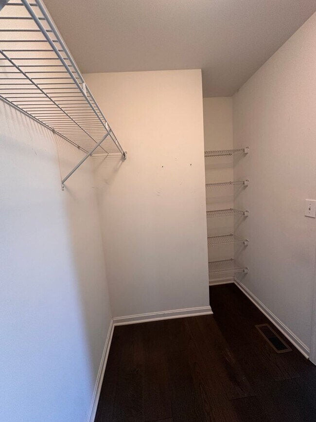 Building Photo - 4BR/2BA Home for Rent in Eastwood w/Basement and Backyard Deck!