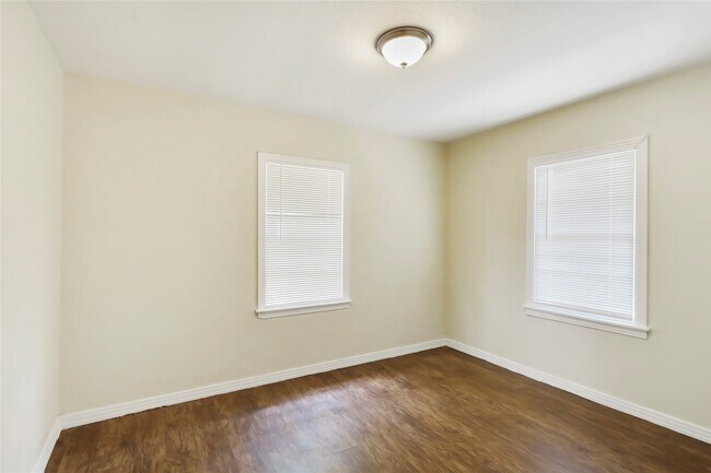 Building Photo - 9418 Bertwood St