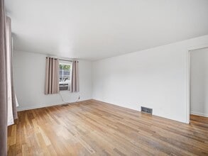 Building Photo - 2403 W Everett Ave