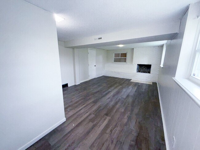 Building Photo - Modern 4-Bedroom Gem in East Columbus with...