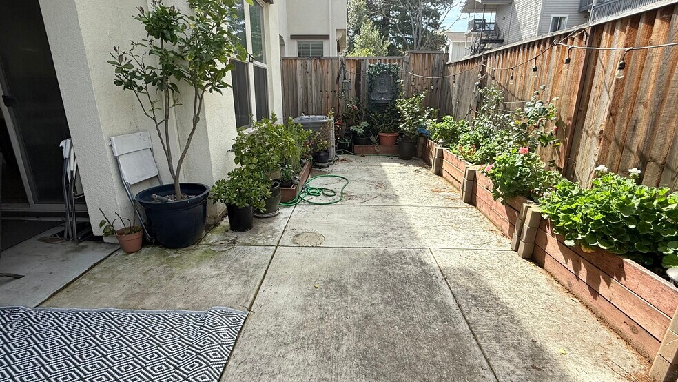 Neat and clean patio - 27 Rogers Ln