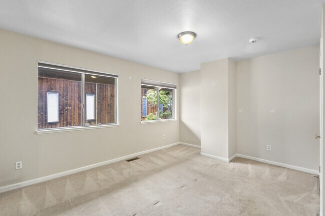 Building Photo - 3858 Maybelle Ave