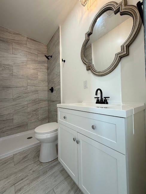 BATHROOM SECOND FLOOR - 924 McPherson Ave