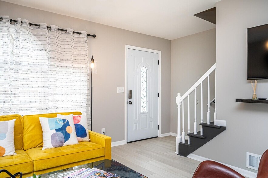 Building Photo - 1267 Sweet Pine Dr