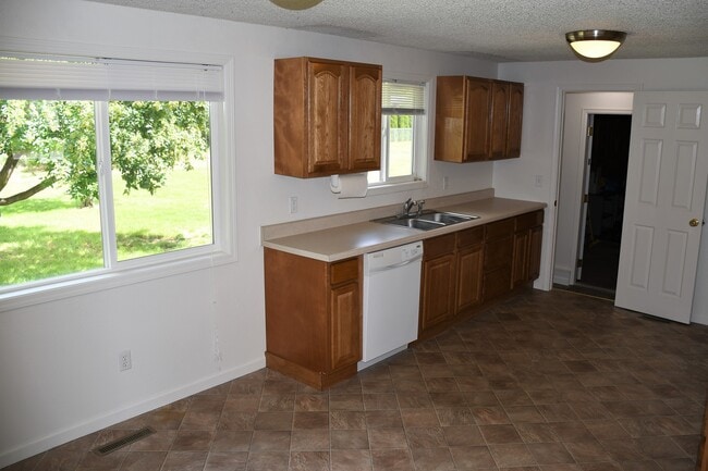 Building Photo - 2905 S Bowdish Rd
