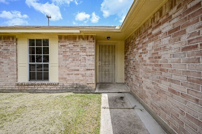 Building Photo - Nice 4 bd Rm Single Family Home