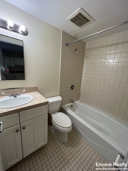 Building Photo - 40 Boylston St