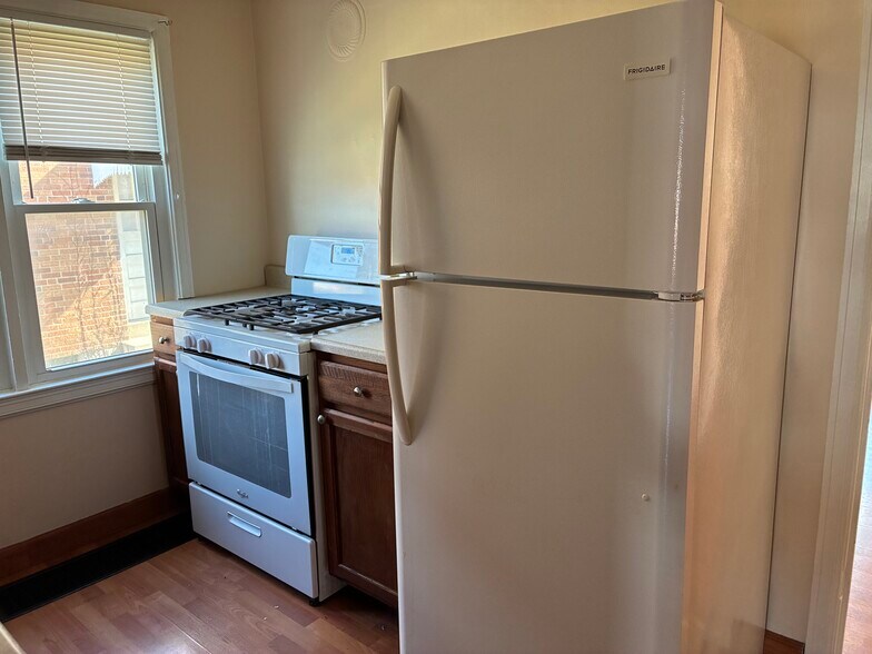 Kitchen - 339 E Bruce Ave