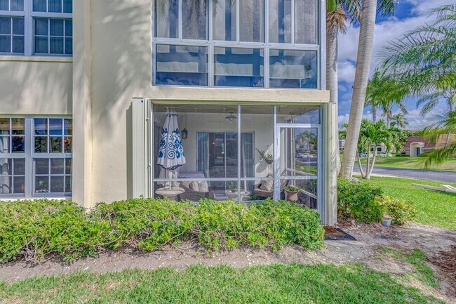 Building Photo - 5560 Tamberlane Cir