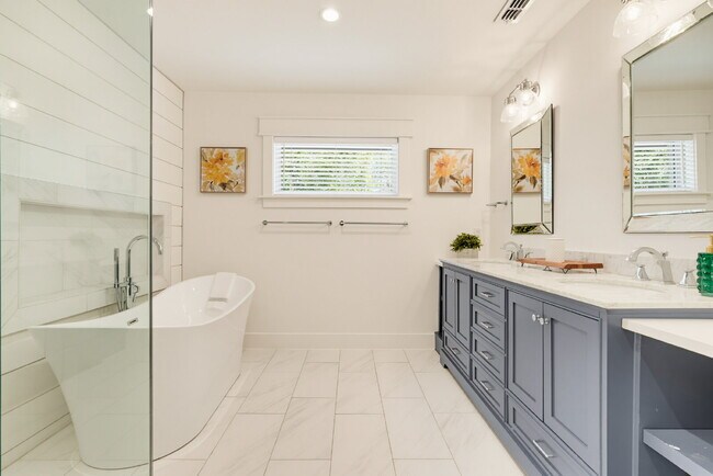 Building Photo - Modern Preston Hollow-Area Home with Resort-Style Services