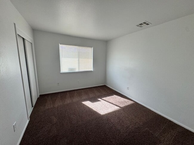 Building Photo - Gorgeous Remodeled 3+2 On Half Acre- $2500