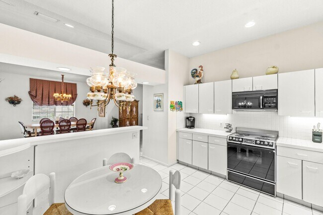 Building Photo - 5184 Lake Catalina Dr N