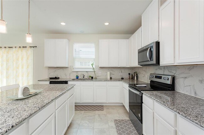 Building Photo - 2013 Rhett's Pl