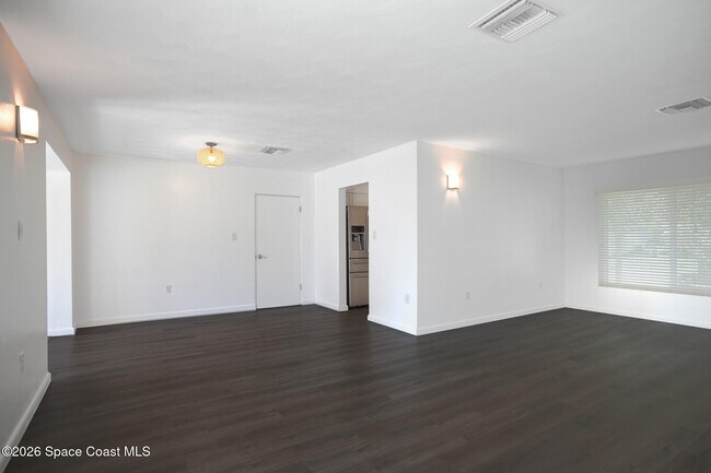 Building Photo - 453 Dolphin St