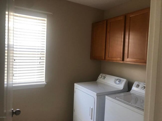 Building Photo - 753 Briar View Dr