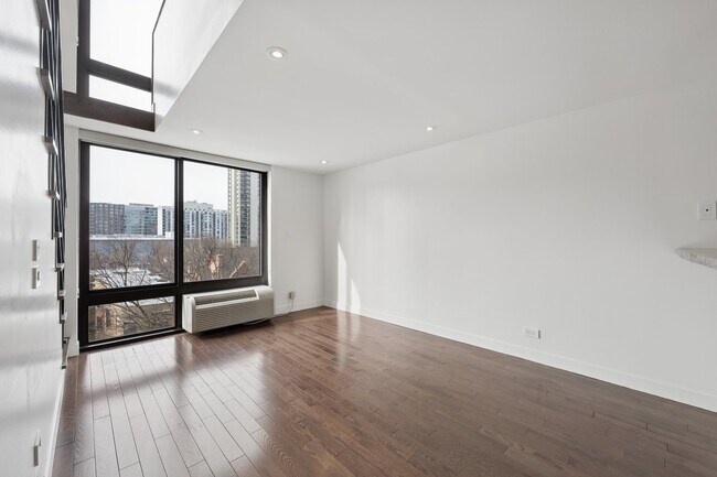 Building Photo - 1221 N Dearborn St