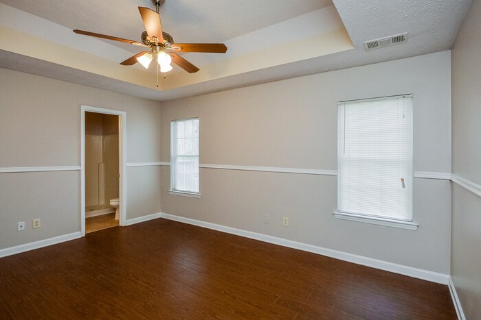 Building Photo - 150 Lakeside Dr