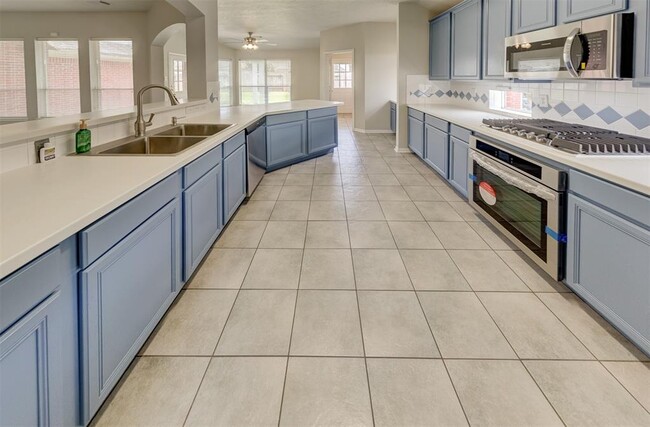 Building Photo - 2107 Crossbay Ct