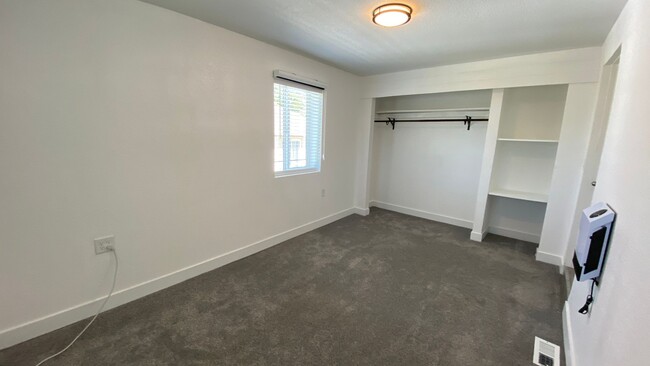 Building Photo - Updated 3 Bed 2 Bath Single Family Home in...