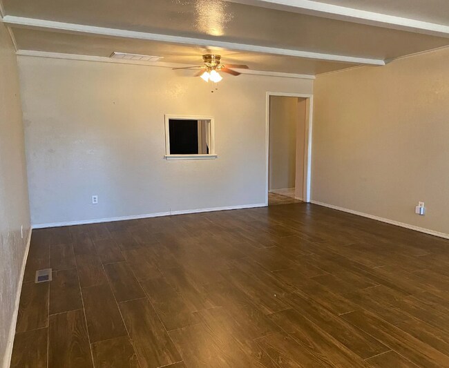 Building Photo - 3000 Rosewood Ln