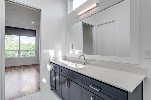 Building Photo - 5915 Hudson St