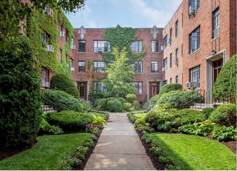 Building Photo - 121 Longwood Ave