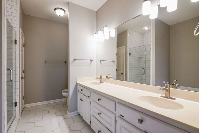 Building Photo - Vestavia Hills - cute and ready to move in NOW!