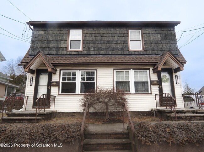 Building Photo - 118 E Carey St