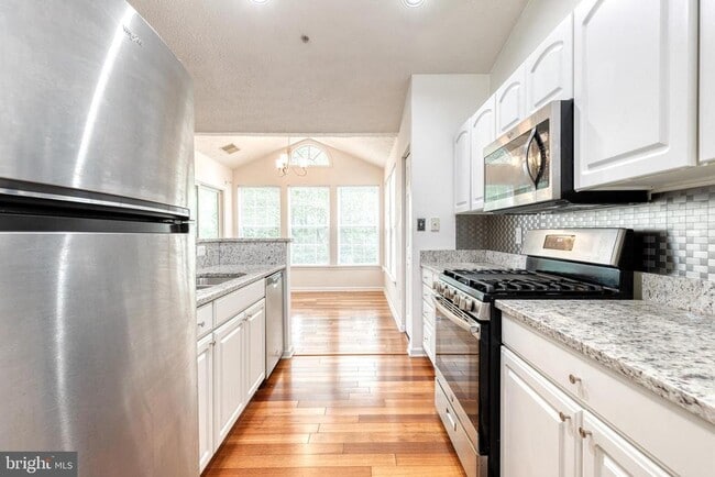 Building Photo - 2440 Blue Spring Ct