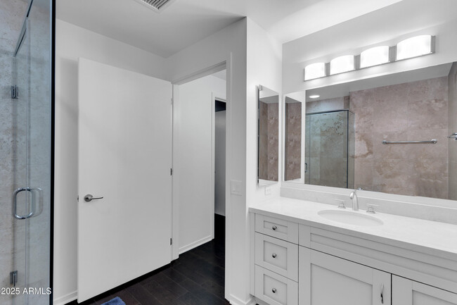 Building Photo - 7131 E Rancho Vista Dr