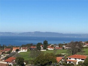 Building Photo - 6542 Ocean Crest Dr