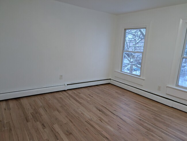 Building Photo - 64 Liberty St