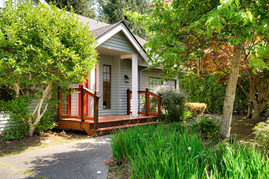 Building Photo - 124 N 39th Pl