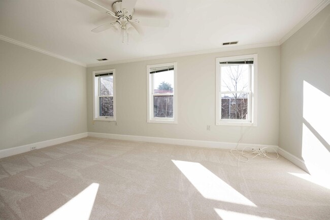 Building Photo - 202 11th St NE