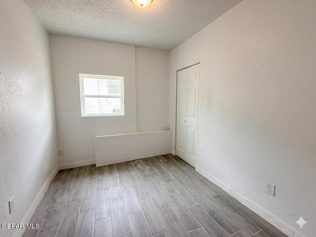 Building Photo - 2807 Grant Ave