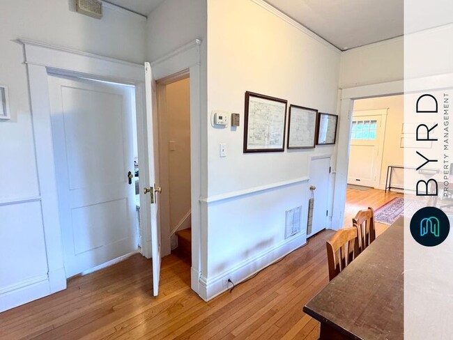 Building Photo - 1715 Elmsmere Ave