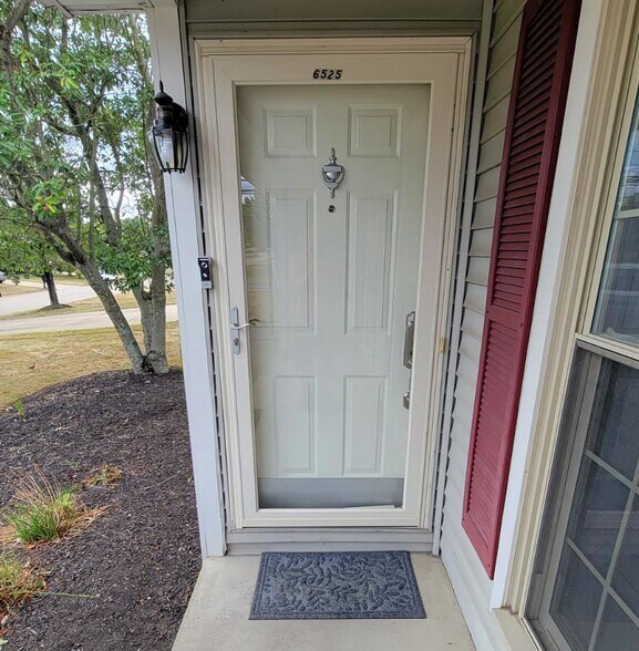 Building Photo - 6525 Blossomwood Cir NE