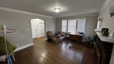 Building Photo - Modern Condo with 1.5 Bathrooms and new appliances