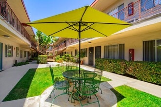 Building Photo - 128 W Maple St