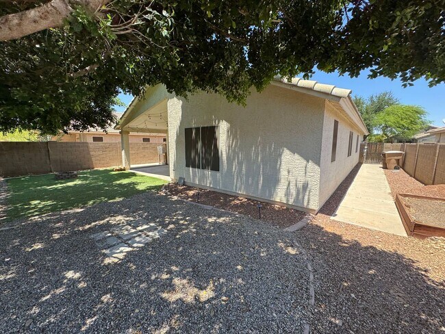 Building Photo - 7921 W Frank Ave