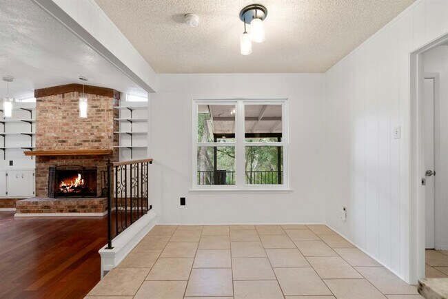 Building Photo - 2624 Barton Hills Dr