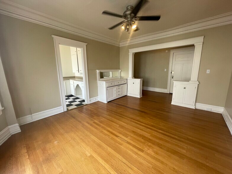 Brown Apartments 807 SW 14th Ave Portland OR 97205 Apartment Finder